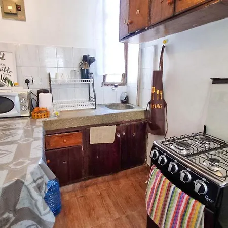 Gee'S Holiday Home Apartment In Mombasa Cbd - Parking Buitenkant foto