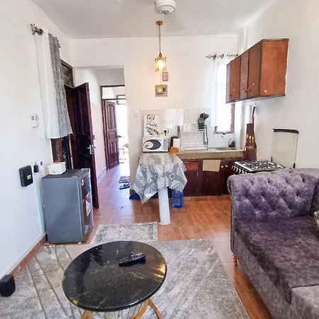 Gee'S Holiday Home Apartment In Mombasa Cbd - Parking Buitenkant foto