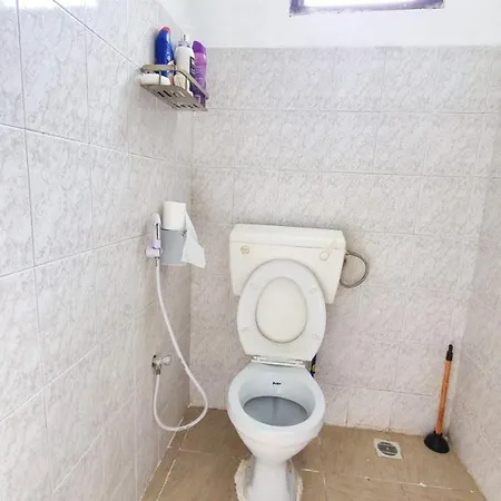 Gee'S Holiday Home Apartment In Mombasa Cbd - Parking Buitenkant foto