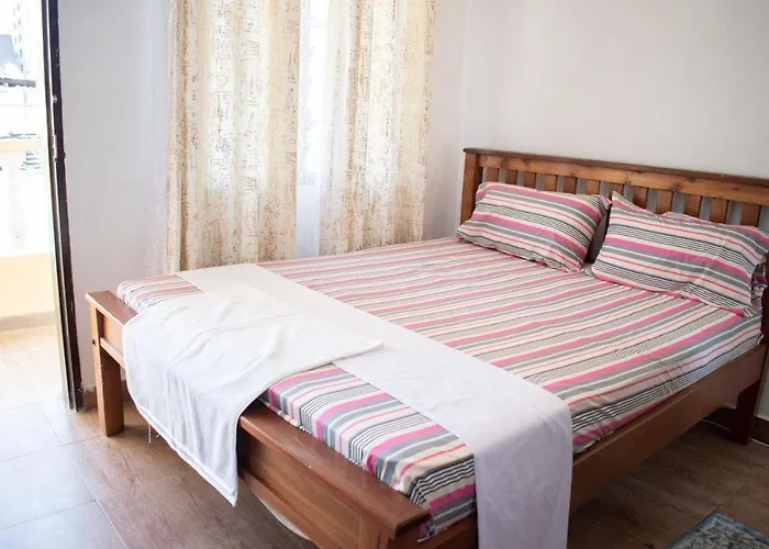 Gee\'S Holiday Home Apartment In Mombasa Cbd - Parking